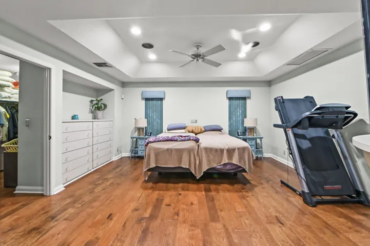 21 Bedroom 01