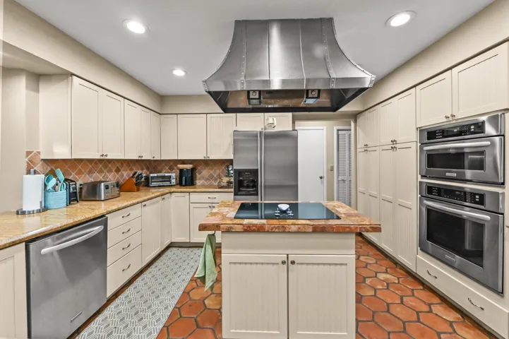 12 Kitchen 03