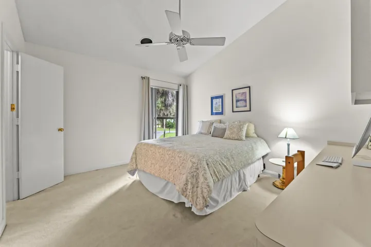 27 Bedroom 01