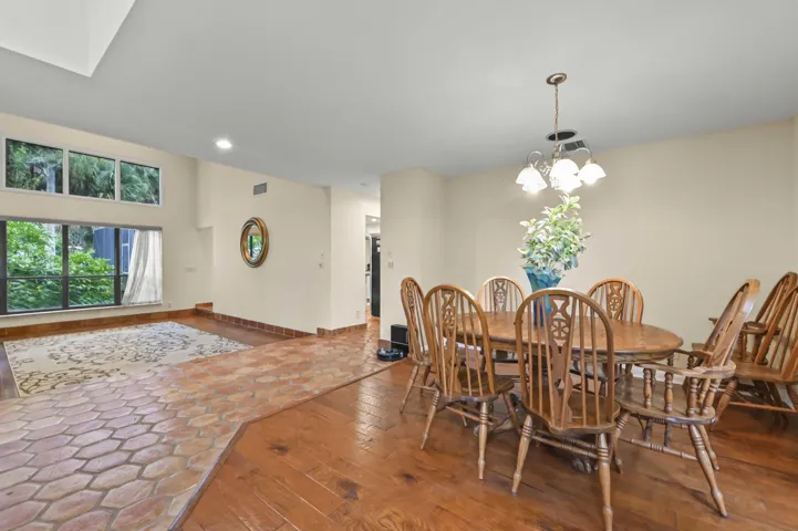05 Dining room 01