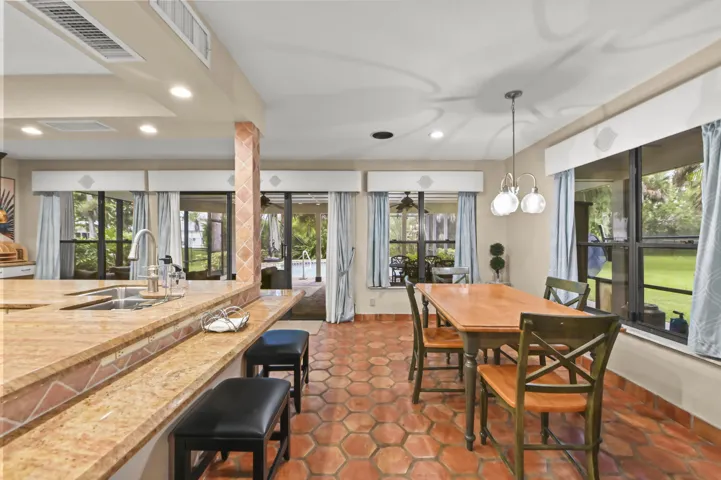 14 Dining room 02