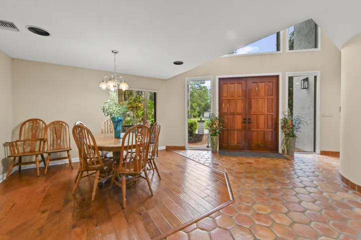 06 Dining room 02