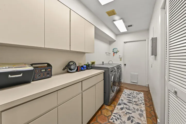 20 Laundry room 01