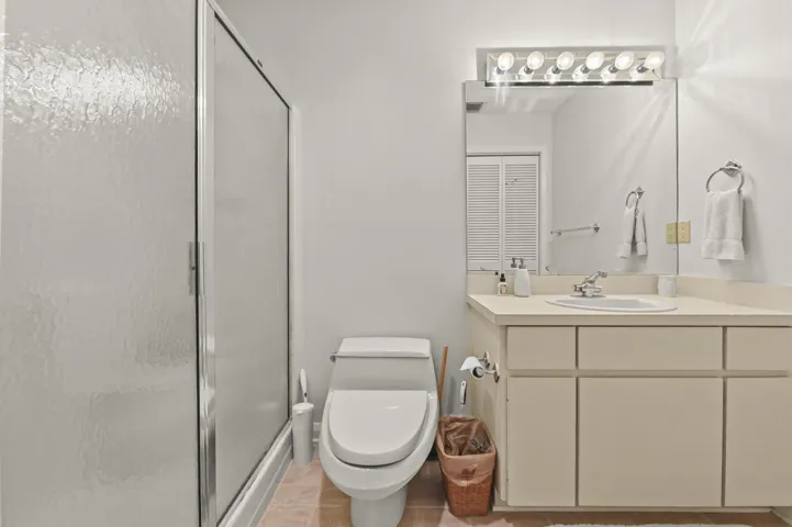 35 Bathroom 01