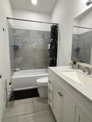 2nd Bathroom