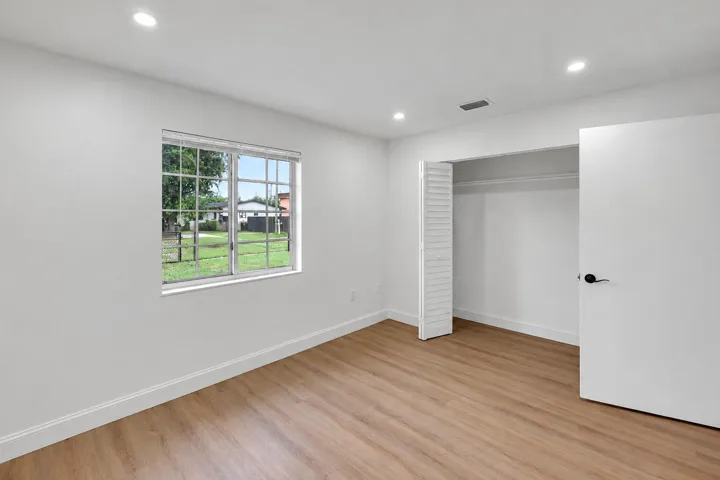 Closet /wood-finished floor