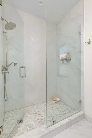 Guest Bath 4