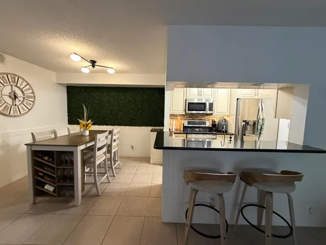 Dining/Kitchen