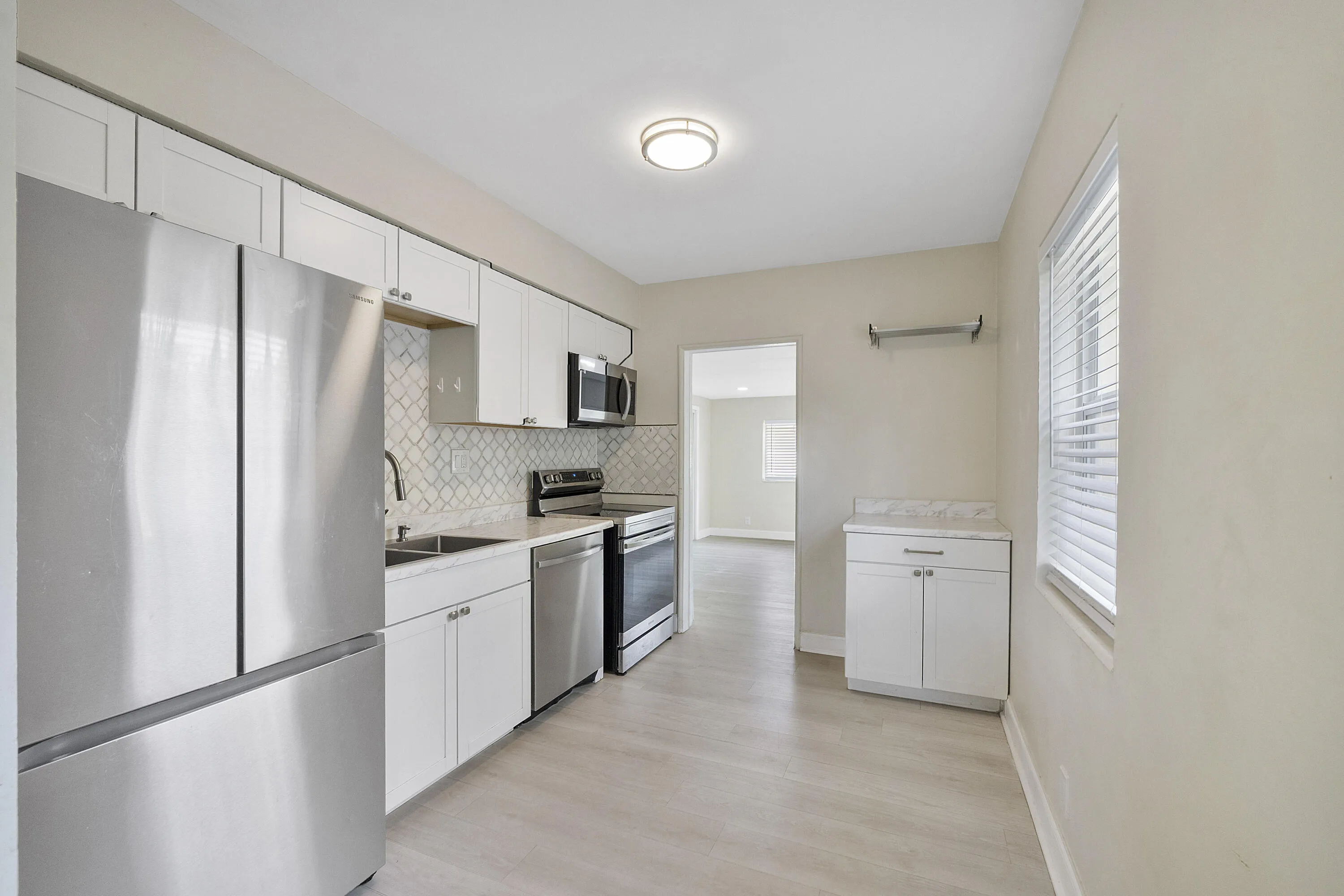 Kitchen w/ss appliances