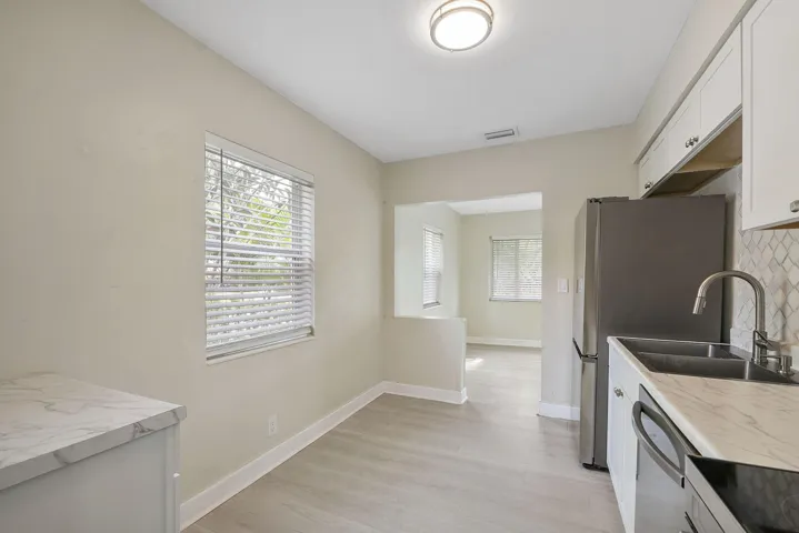 Kitchen w/xtra cabinets