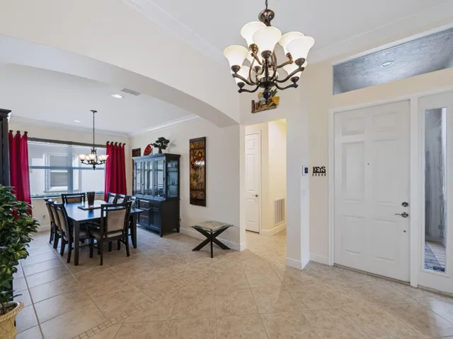Foyer/Dining