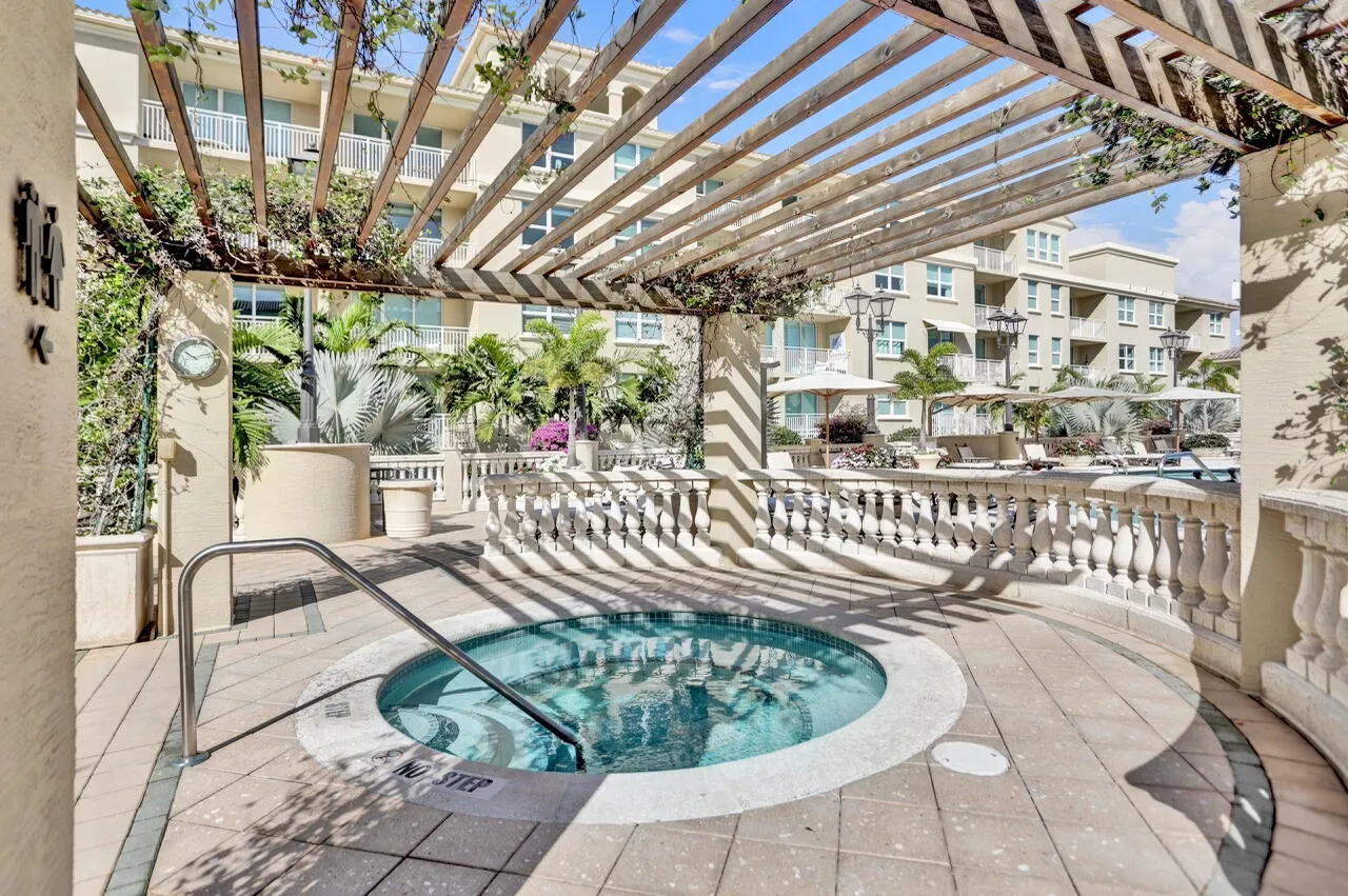 99 SE Mizner Blvd - 37
