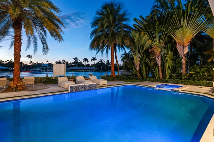 mls_POOL_ANGLE_RIGHT_SUNSET