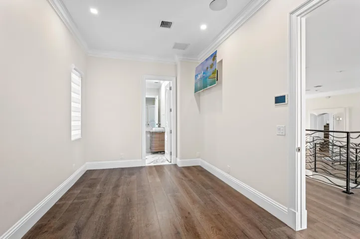 mls_BEDROOM_3_ANGLE