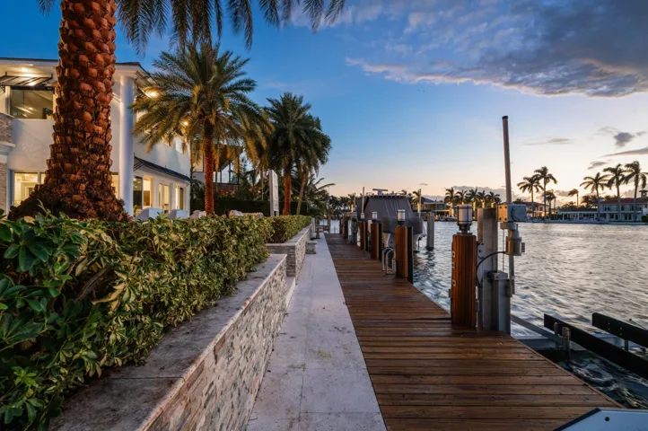 mls_DOCK_STRAIGHT_RIGHT_SUNSET