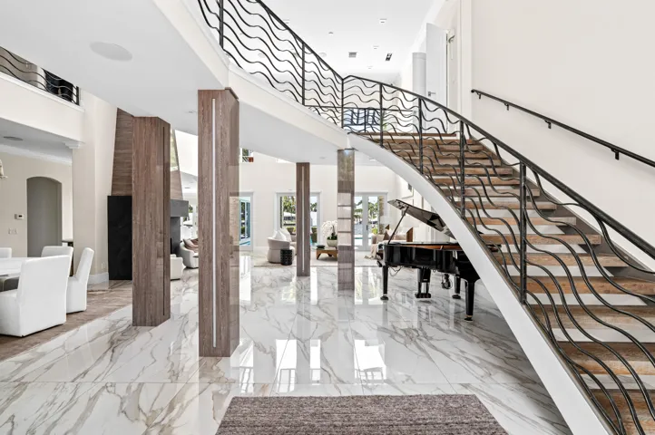 mls_FOYER_STRAIGHT