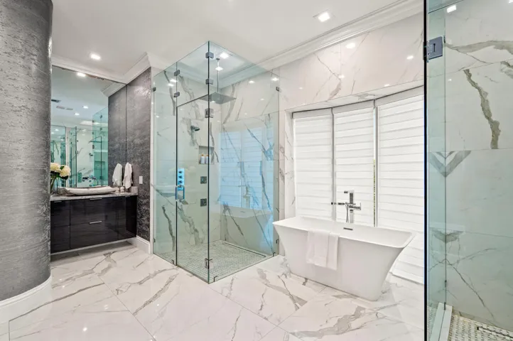 mls_PRIMARY_BATHROOM_ANGLE_LEFT