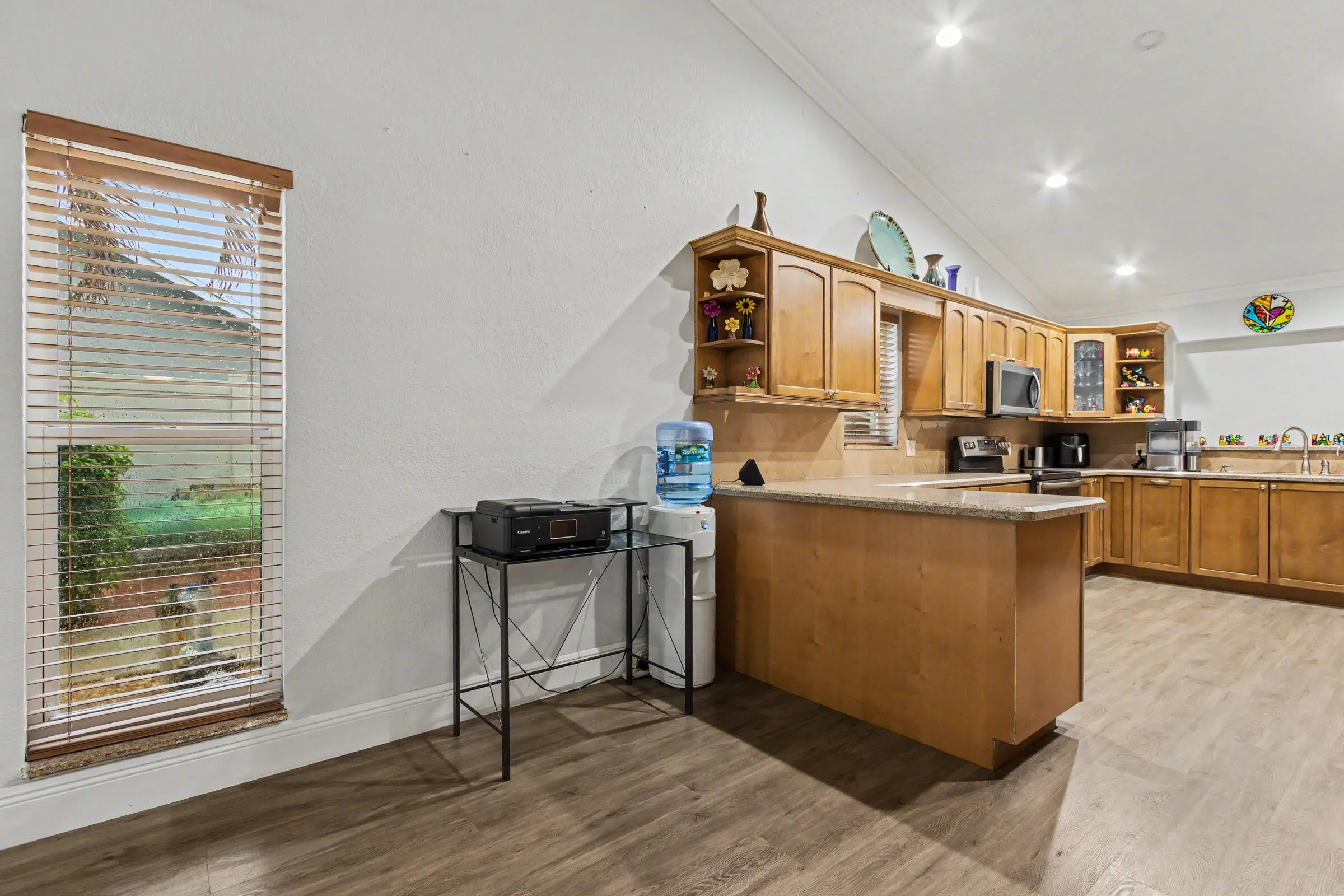 Eat in kitchen