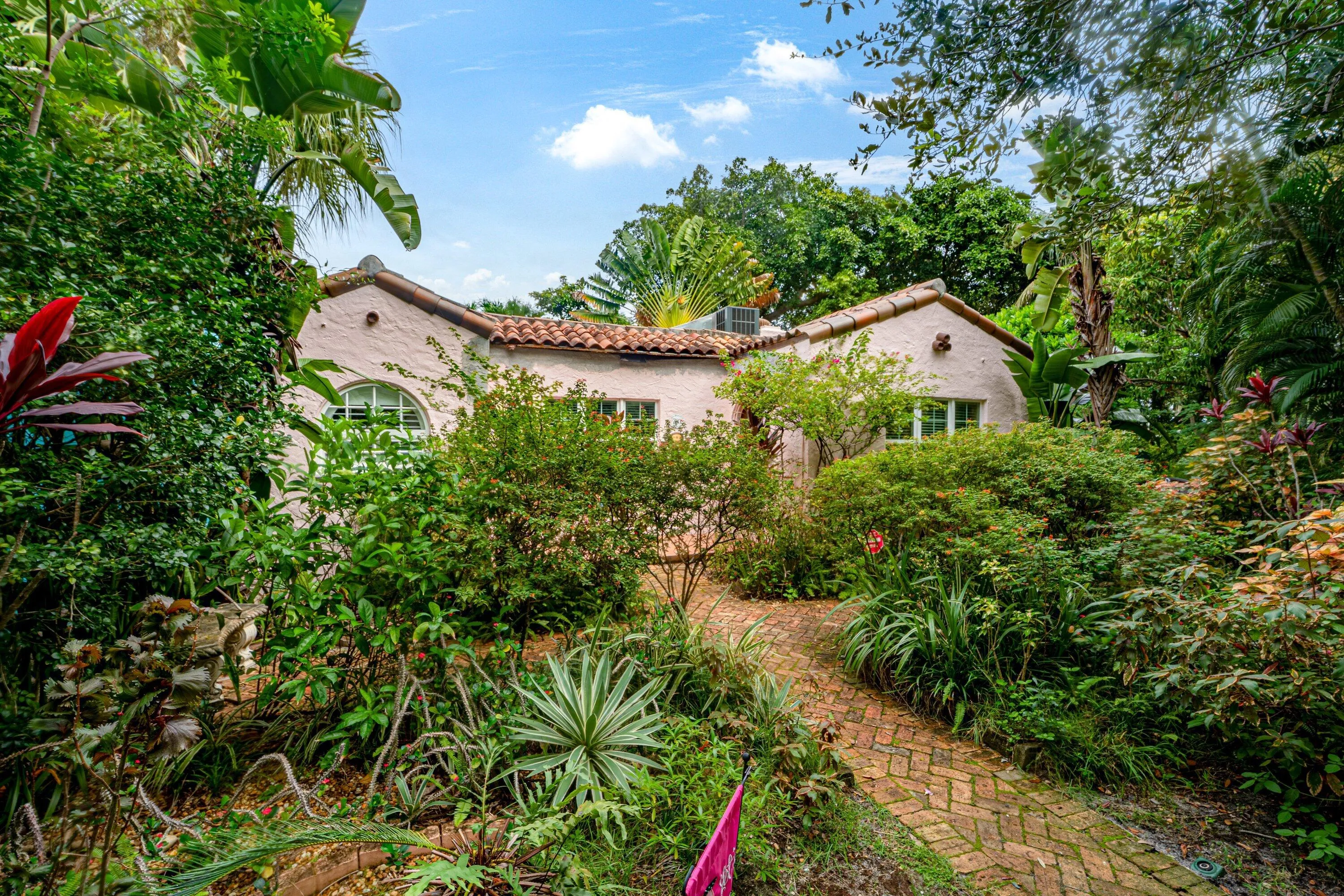 002-703SunsetRoad-WestPalmBeach-FL-33401