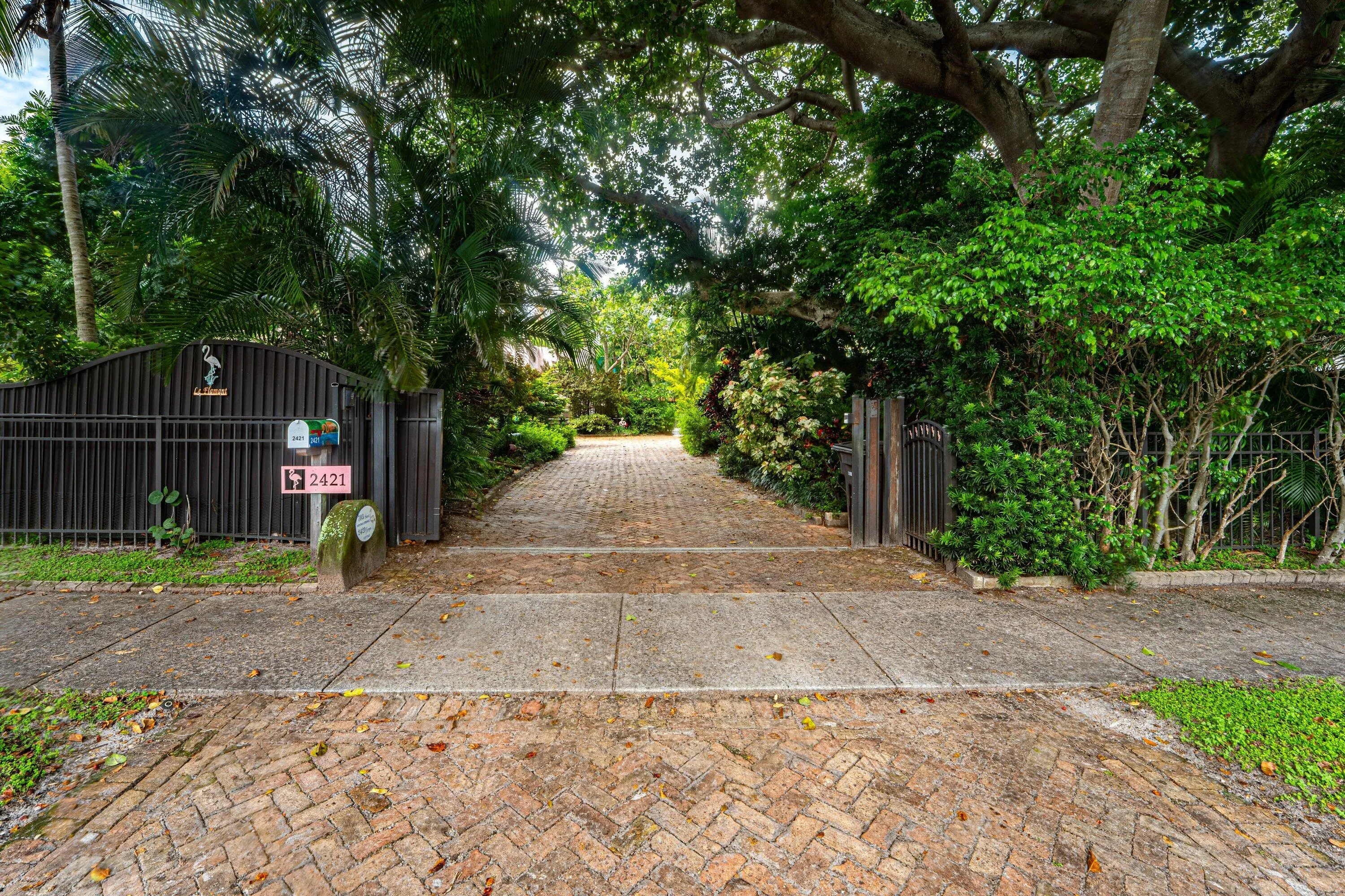 037-703SunsetRoad-WestPalmBeach-FL-33401