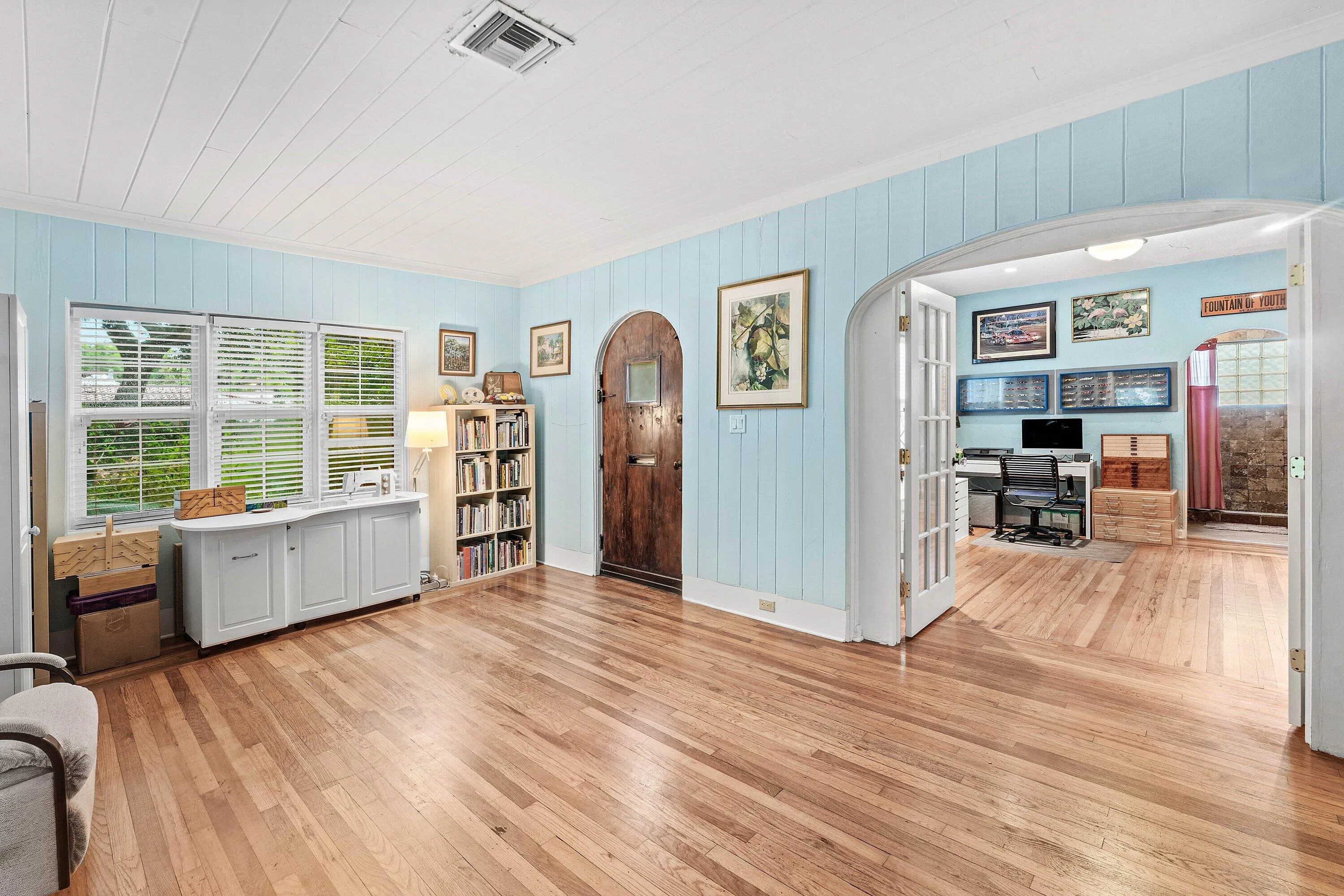 015-703SunsetRoad-WestPalmBeach-FL-33401
