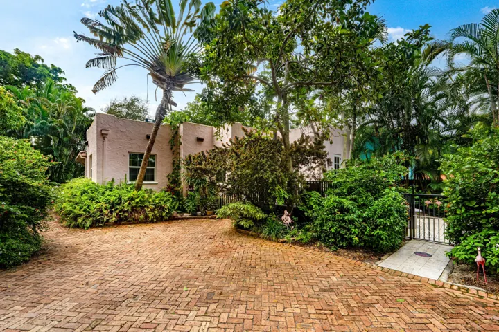 033-703SunsetRoad-WestPalmBeach-FL-33401