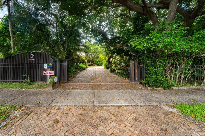 037-703SunsetRoad-WestPalmBeach-FL-33401
