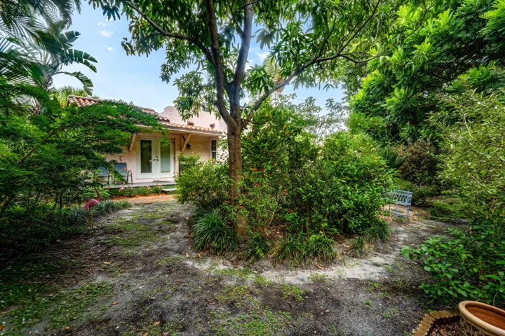 031-703SunsetRoad-WestPalmBeach-FL-33401