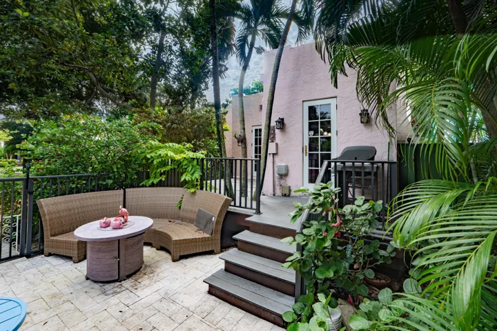 036-703SunsetRoad-WestPalmBeach-FL-33401