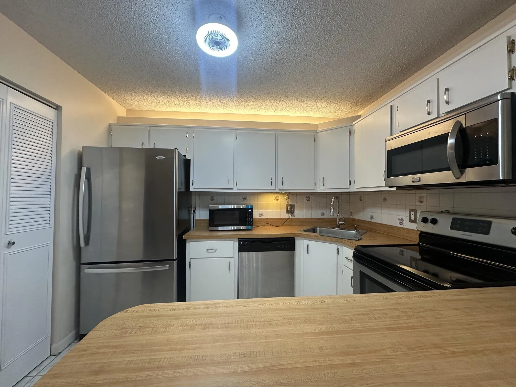 Countertop microwave