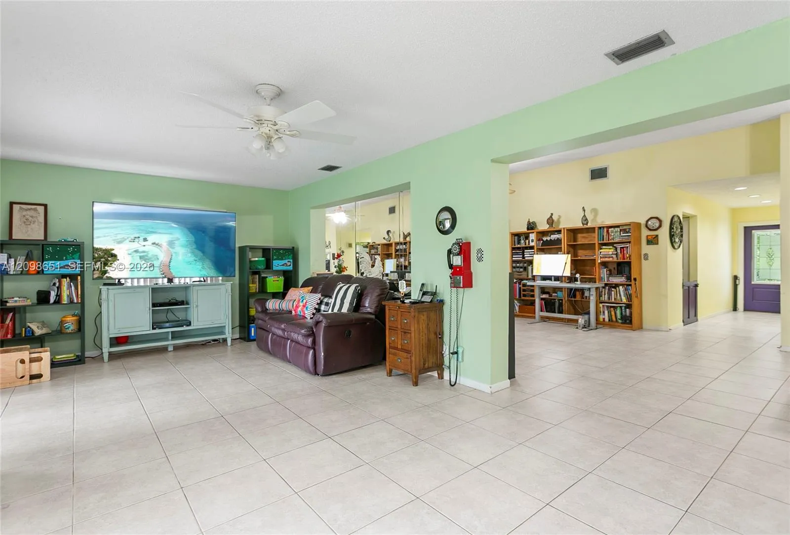 25'x12' Family Room lopen floor plan ooking into the living room and towards the front door.