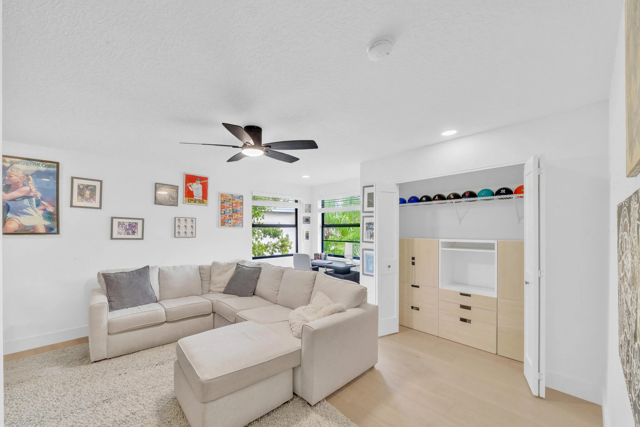 28 Guest Bedroom A (4)