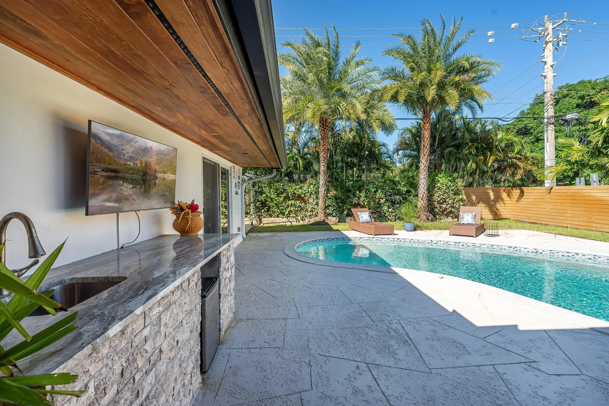 Outdoor wet bar by the pool