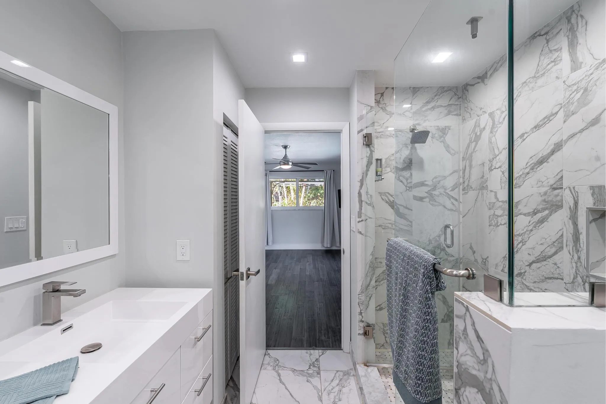 Marble-look tile finishes