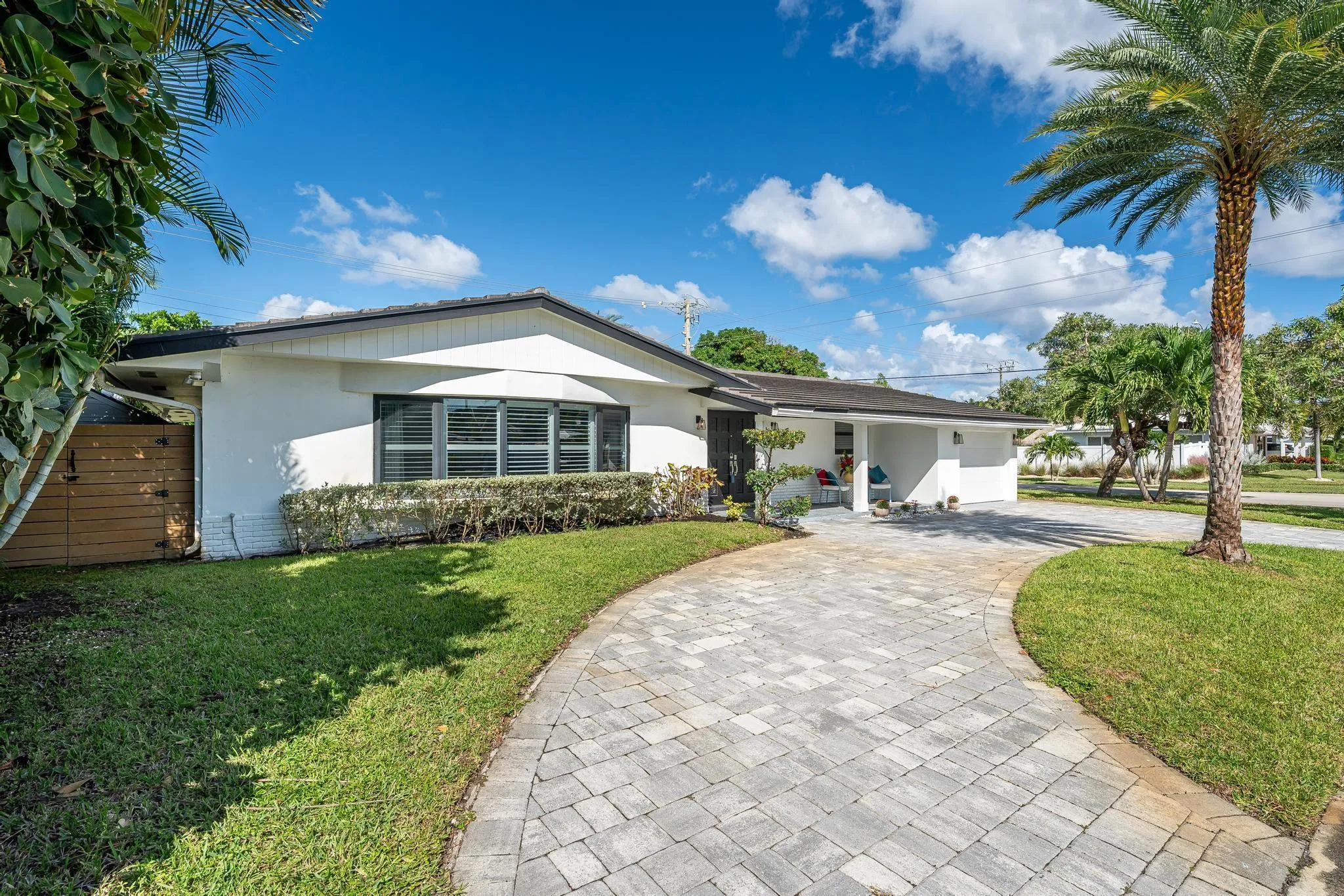 Circular paver driveway