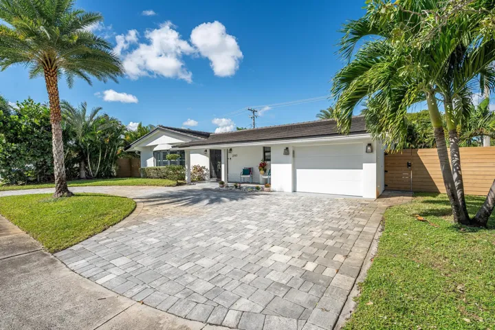 Front of home with one-car garage
