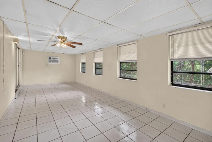 Under air space off living/kitchen