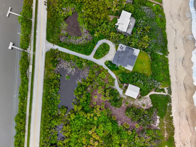 This shows shared driveway into the property .