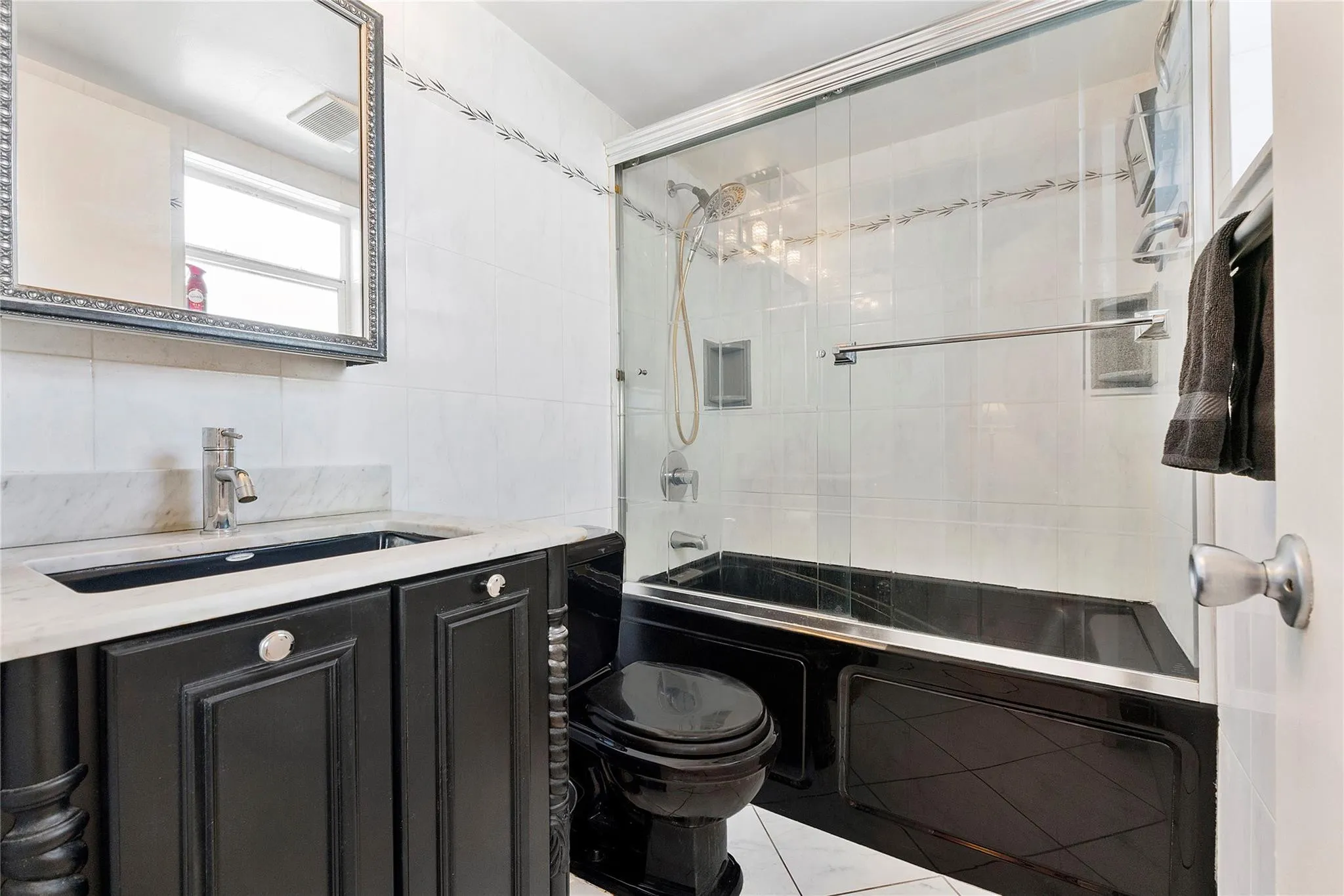 Shower w/Jacuzzi tub