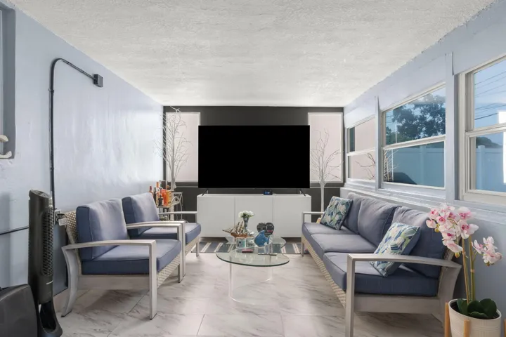 22-web-or-mls-7541 Hope St, Hollywood, F