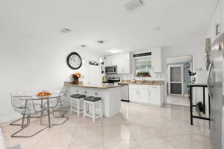 18-web-or-mls-7541 Hope St, Hollywood, F