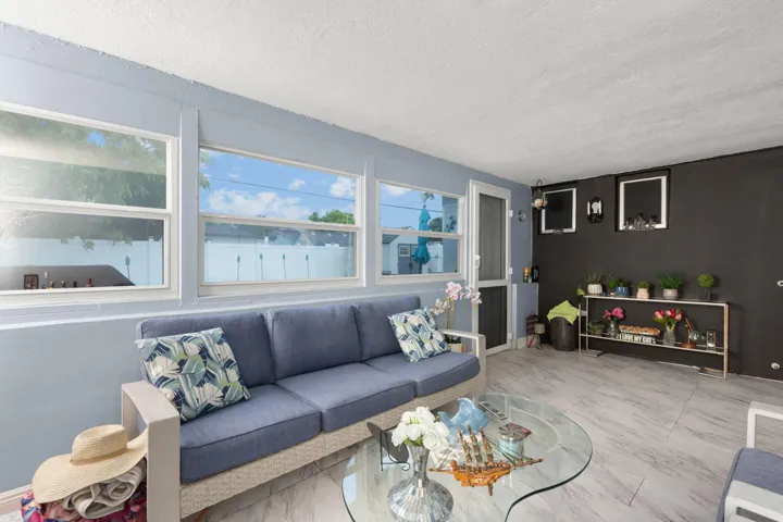 23-web-or-mls-7541 Hope St, Hollywood, F