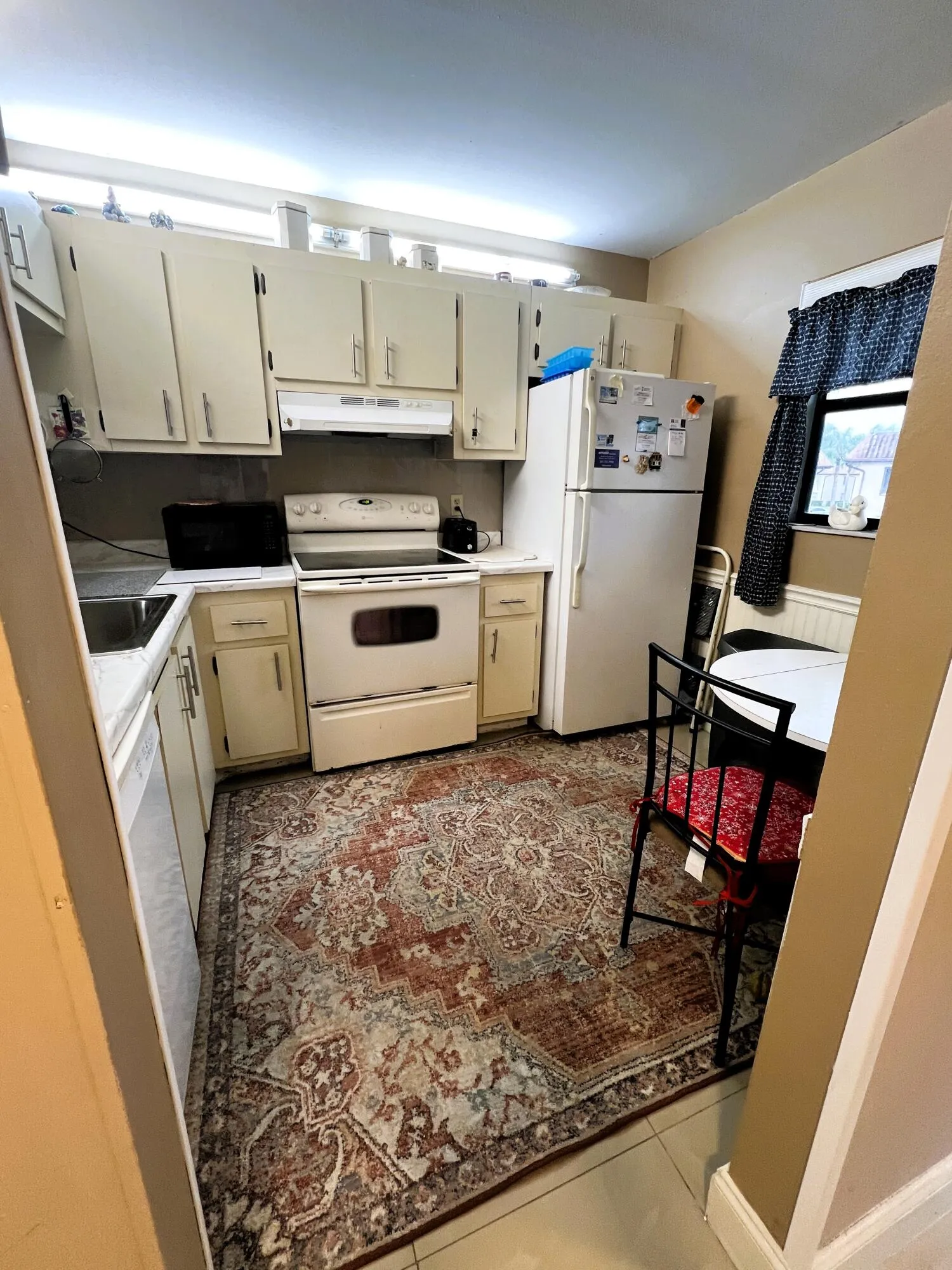 KITCHEN