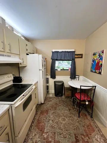 KITCHEN WITH WINDOW