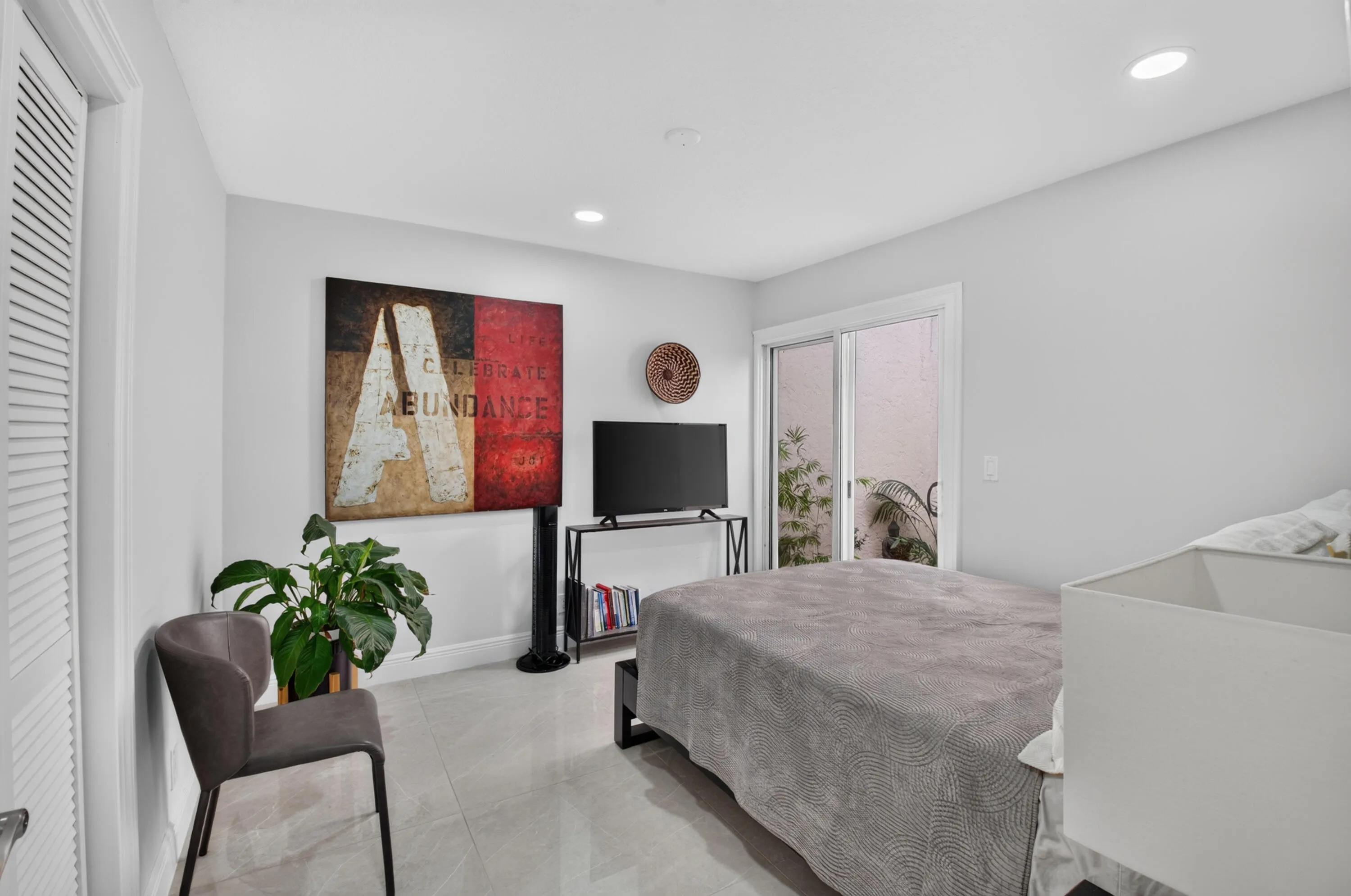 2nd bedroom