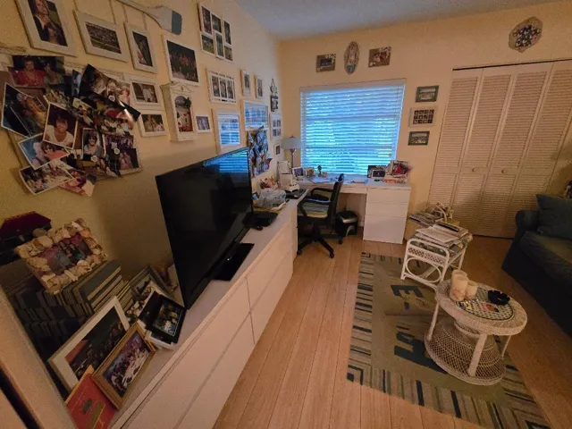 Guest Bedroom/Den