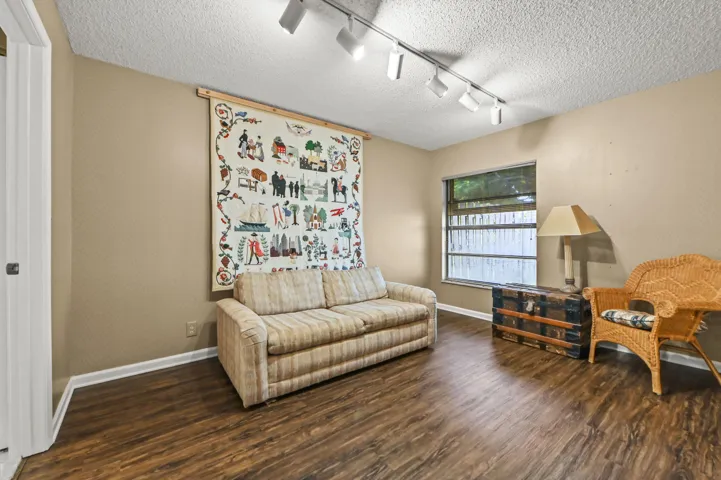 17 Bedroom 01