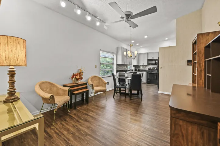 09 Dining room 01