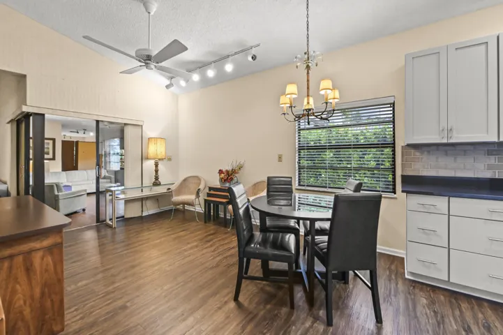 11 Dining room 03