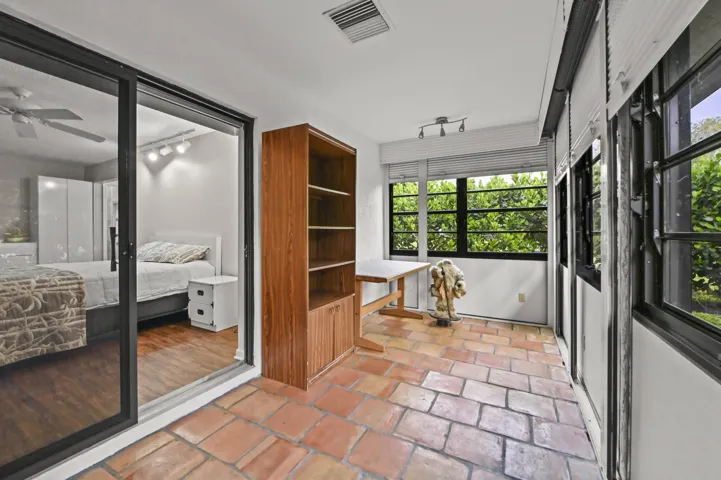 16 Patio 01